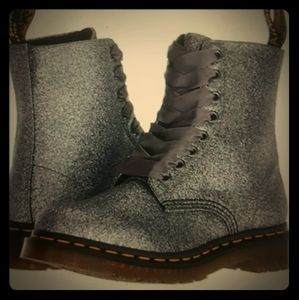 Dr.Martens Silver combat boats